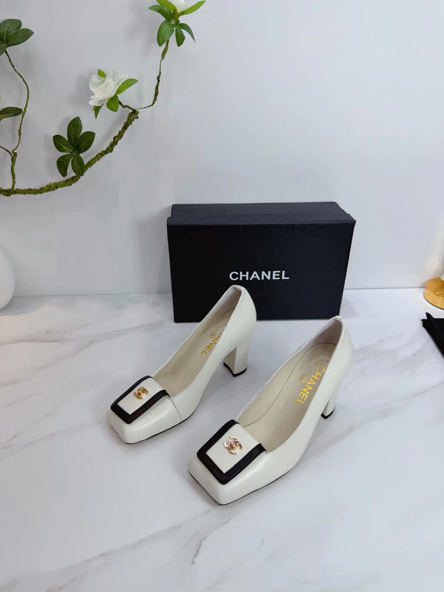 👟👟Ex-factory price 560👟👟 CHANEL 2026 Autumn Martin Boots Single Shoes Sandals Slippers Latest ❤ European Purchasing Agency & Fragrant Grandma’s New Fashion Latest Page 🔛 Small fragrant Martin boots that exude lasting charm ~ The original development supports any comparison in the market 🆚 The so-called smooth and natural lines can restore the original appearance. Many stars have recommended it One of the must-have items in spring. Super comfortable on the feet, really fragrant series... 💝💝💝 1⃣️Fabric: Imported Yangjing 2⃣️Inner: Imported sheepskin 3⃣️Outsole: Imported Italian original original color genuine leather outsole Heel height 8.0 4⃣️Code number: 35 to 39 (customized at 40.41)